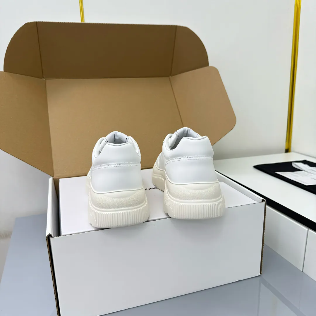 👟👟Ex-factory price 620👟👟 Chanel bread shoes ~ original calfskin panda shoes Chanel 25C latest hot style panda black and white sports shoes casual sneakers Xiaoxiang hot item classic black and white panda color coco girls must pay Fabric: original custom mixed sheepskin lining: original imported breathable mesh lining outsole: Original molded rubber + TPU combination Size: Women's 35-41